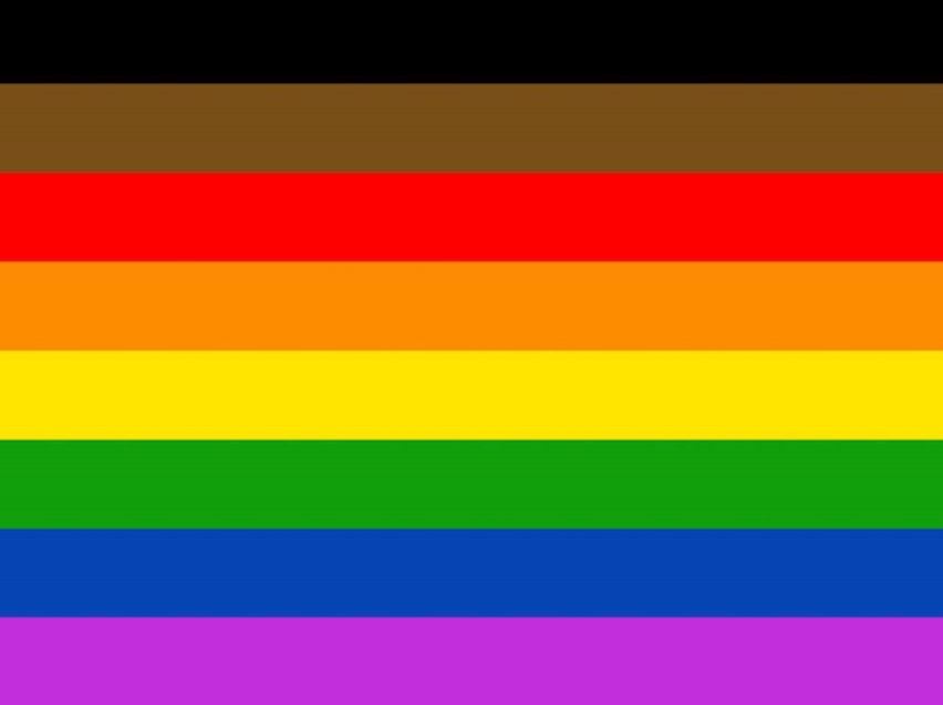 Версия Филадельфии добавила черные и коричневые полосы к верхней части радужного флага, чтобы представить цветное сообщество ЛГБТ