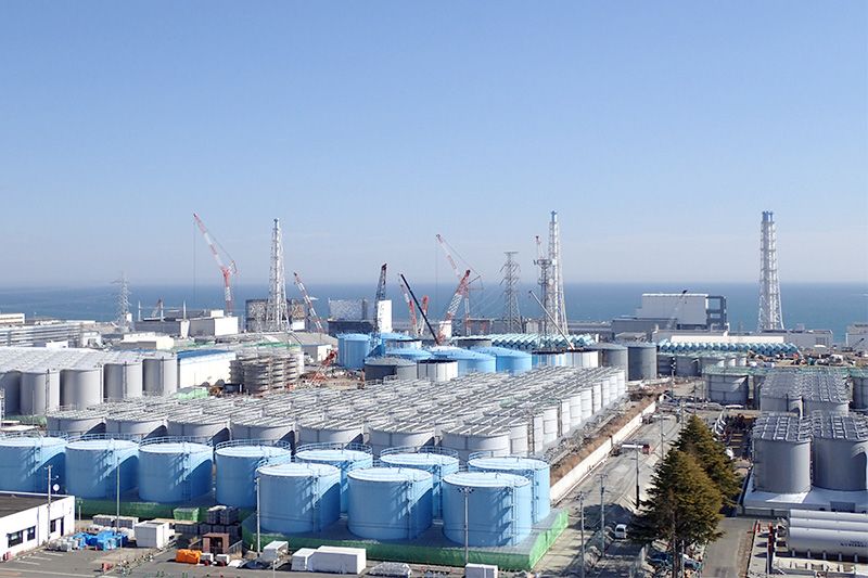 Вид на територію АЕС «Фукусіма-1» із західного боку