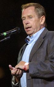 Вацлав Гавел відкрив концерт групи Rolling Stones (Фото: ЧТК)   - Вітаю Міка з шістдесятиліттям