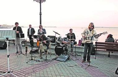 6 ноября 2012, 11:47 Переглядів:   Кожен уїкенд у моря & mdash;  концерти від місцевих груп