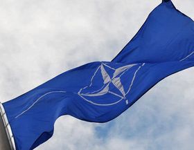 Прапор НАТО, ілюстративне фото: Ян Черни, Чеське радіо   - Що стосується активної співпраці, то Чехія - діяльний учасник блоку НАТО, що теж може бути проявом активної зовнішньополітичної позиції