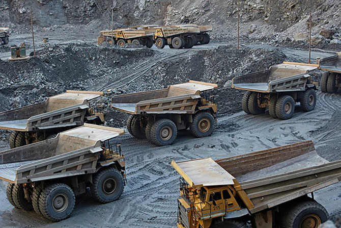 - в основному, «БєлАЗи», є також Cat і Komatsu