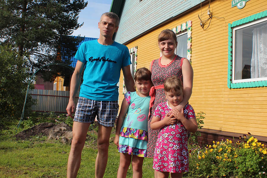 Всією сім'єю Лукичева активно беруть участь в районних конкурсах і займають призові місця