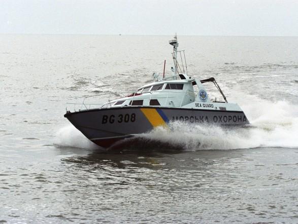Відповідне рішення прийнято у зв'язку зі складною ситуацією в Чорному і Азовському морях після захоплення російськими військовослужбовцями українських моряків і кораблів у районі Керченської протоки