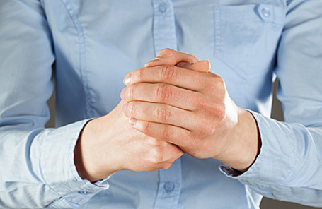 Дослідники Каліфорнійського університету розвінчали міф про шкоду хрускоту пальцями