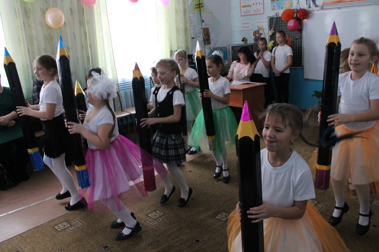 Учні та педагоги Неверской школи доповнили благодійну акцію концертно-ігровою програмою