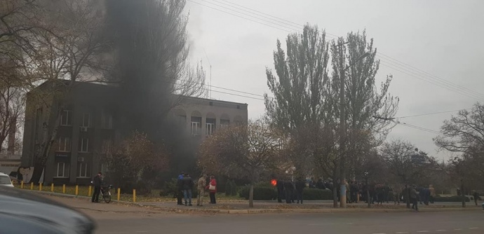 12 листопада жителі Кривого Рогу принесли і підпалили шини під управлінням Криворіжгазу, вимагаючи включити опалення