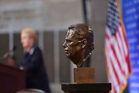 Бюст Вацлава Гавела в Колумбійскком університеті, Фото: courtesy Columbia University   28 вересня, відзначається в Чехії як день св