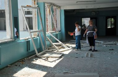 17 липня 2014 року, 10:22 Переглядів:   Зруйнована школа в Луганську