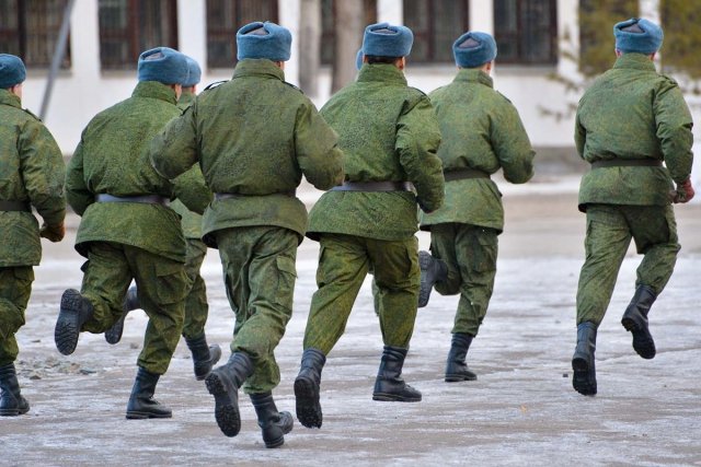 В ході цьогорічного весняного призову, який стартував 1 квітня, Збройні сили країни поповнять 154 тис молодих росіян, а в Приамур'ї таких близько тисячі чоловік