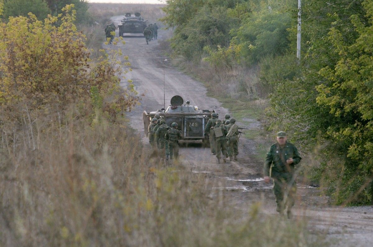 Так, спостерігачами ОБСЄ підтверджено розташування 18 гаубиць різного калібру на південний захід від міста Луганськ