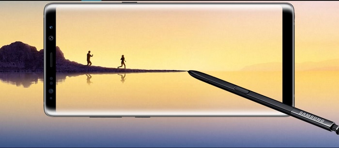 Смартфон оснащується 6,3-дюймовим Super AMOLED-дисплеєм з роздільною здатністю Quad HD + (2960 × 1440 пікселів) і з співвідношенням сторін 18,5: 9, як у Galaxy S8, округленими крайками з двох сторін і функцією «Завжди активний екран» (Always On Display)