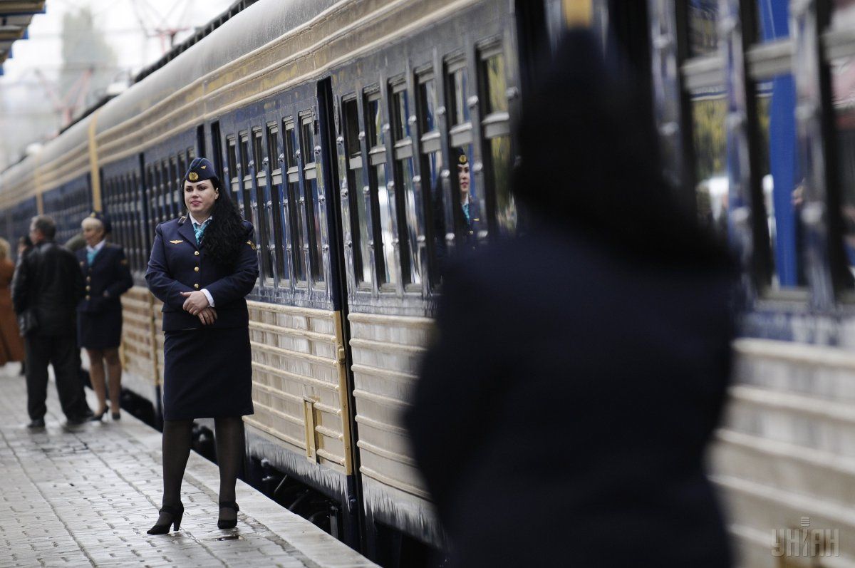 Поїзд зупинятиметься на станціях: Полтава, Харків, Куп'янськ, Сватове, Кремінне та Рубіжне