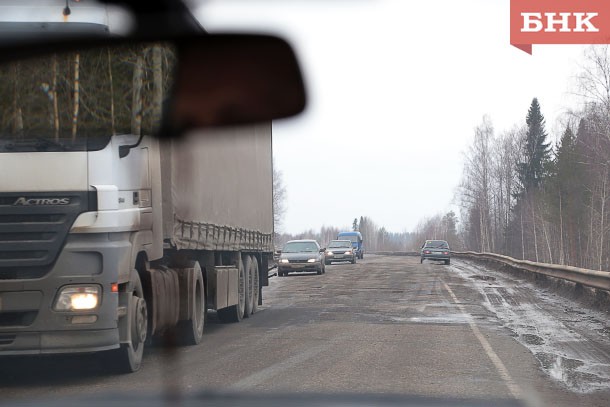 В ході робочої поїздки в Корткероського район Комі, кореспонденти БНК на власні очі переконалися в жалюгідному стані ділянок дороги «Сиктивкар - Усть-Кулом»