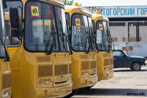 Це п'ять 32-місних автобуса ПАЗ 320522 і три 31-місцевих ПАЗ 42034