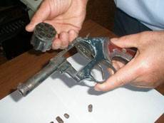 Саморобний бойовий пістолет з патронами вилучено у жителя Акмолинської області, порушено кримінальну справу, повідомили в понеділок агентству   Новини-Казахстан   прес-служба обласного департаменту внутрішніх справ