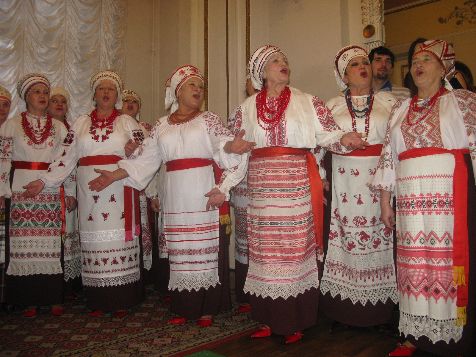 Українське весілля славиться своїм фольклором, костюмами і колоритом
