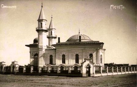 У 1833 році відкривається перше училище, яке поклало початок системі російських і мусульманських навчальних закладів