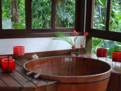 У минулому японські ванні фуро були місцем для спілкування, сім'ї брали ванні разом